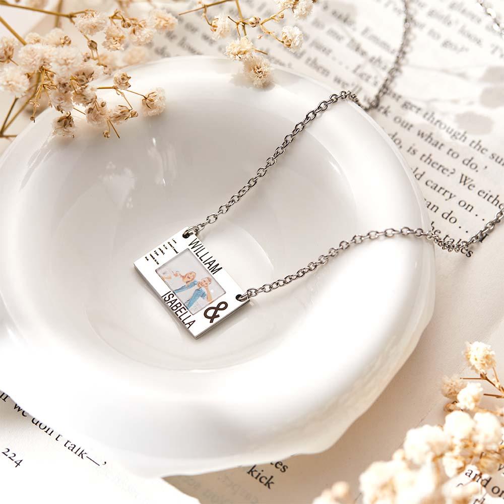 Personalized Carve Words and Photos Necklace Gift Creative Romance Gift for Valentine Lovers Family Festival Necklace