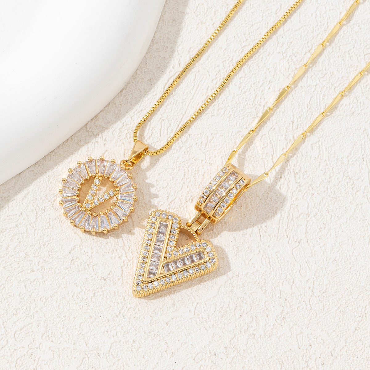 Letter Necklace 14k Gold Plated Bling Dainty Necklaces Trendy Chunky Custom Name Necklace Personalized Round Circle Pendant Zirconia Letters Name Crystal Jewelry Gifts for Women