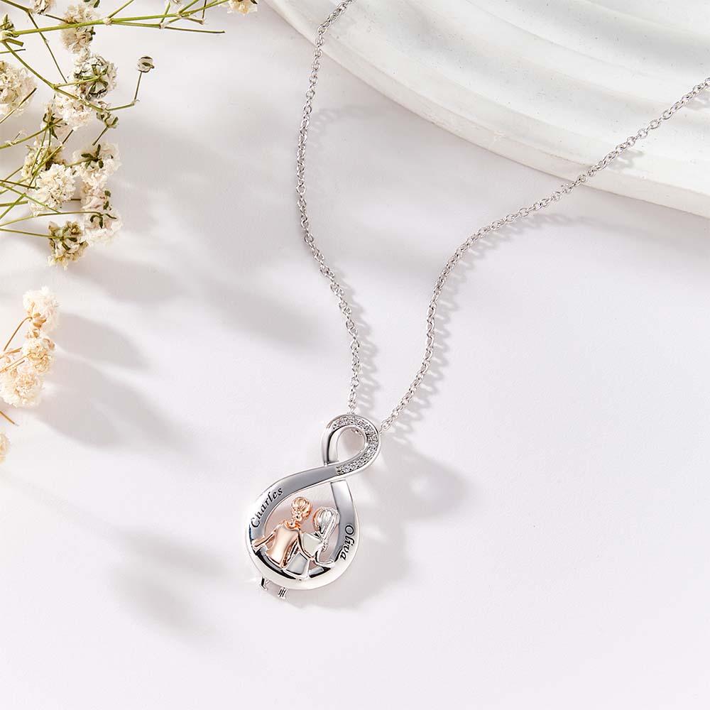 Elegant Engraved Zircon Necklace Sister Sitting Together Pendant Mother's Day Gift