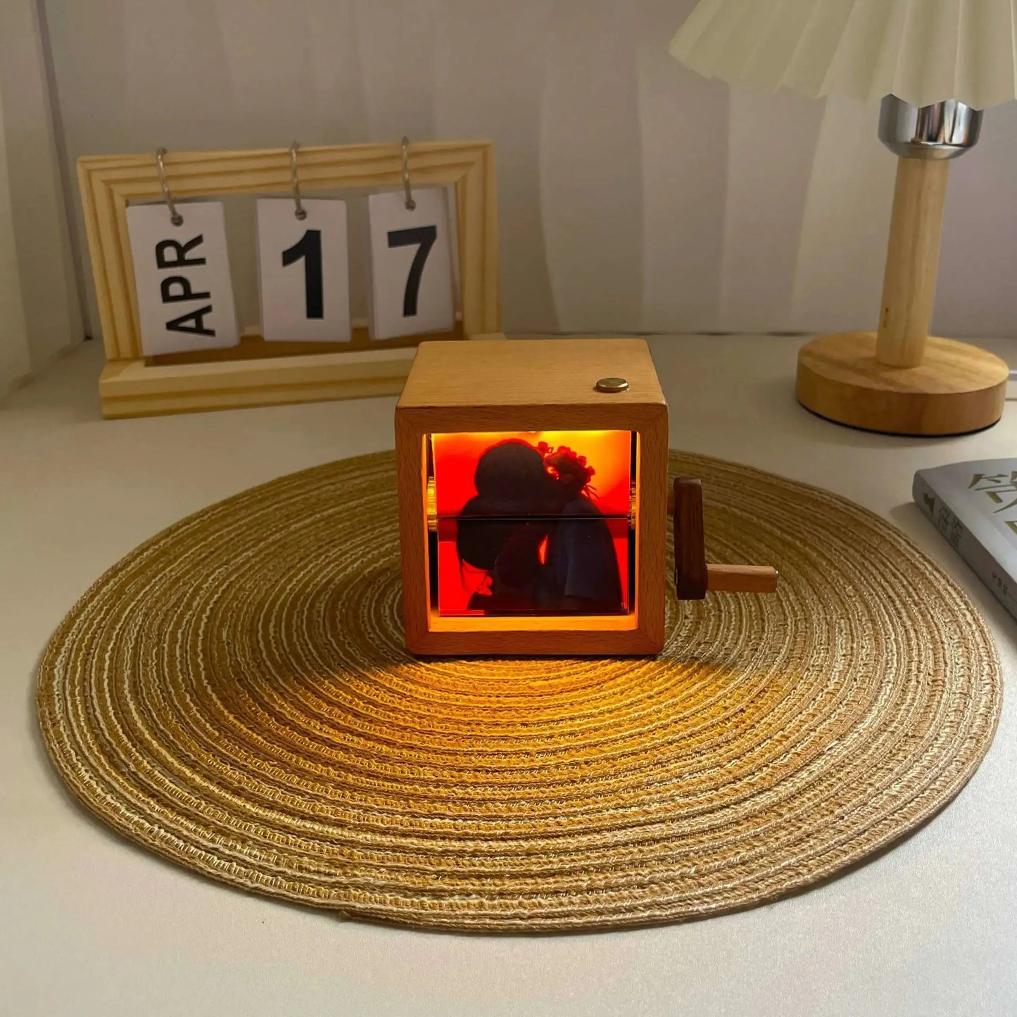 Custom Photo Flipbook Frame Animation Machine Mechanical Hand-cranked Photo Album with Light Black Walnut Baby Photo Cube Frame Creative Gift